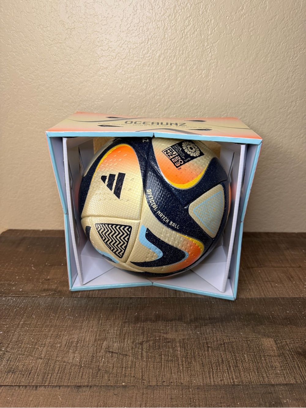 adidas Oceaunz Pro Official Match Soccer Ball.
- Size 5.